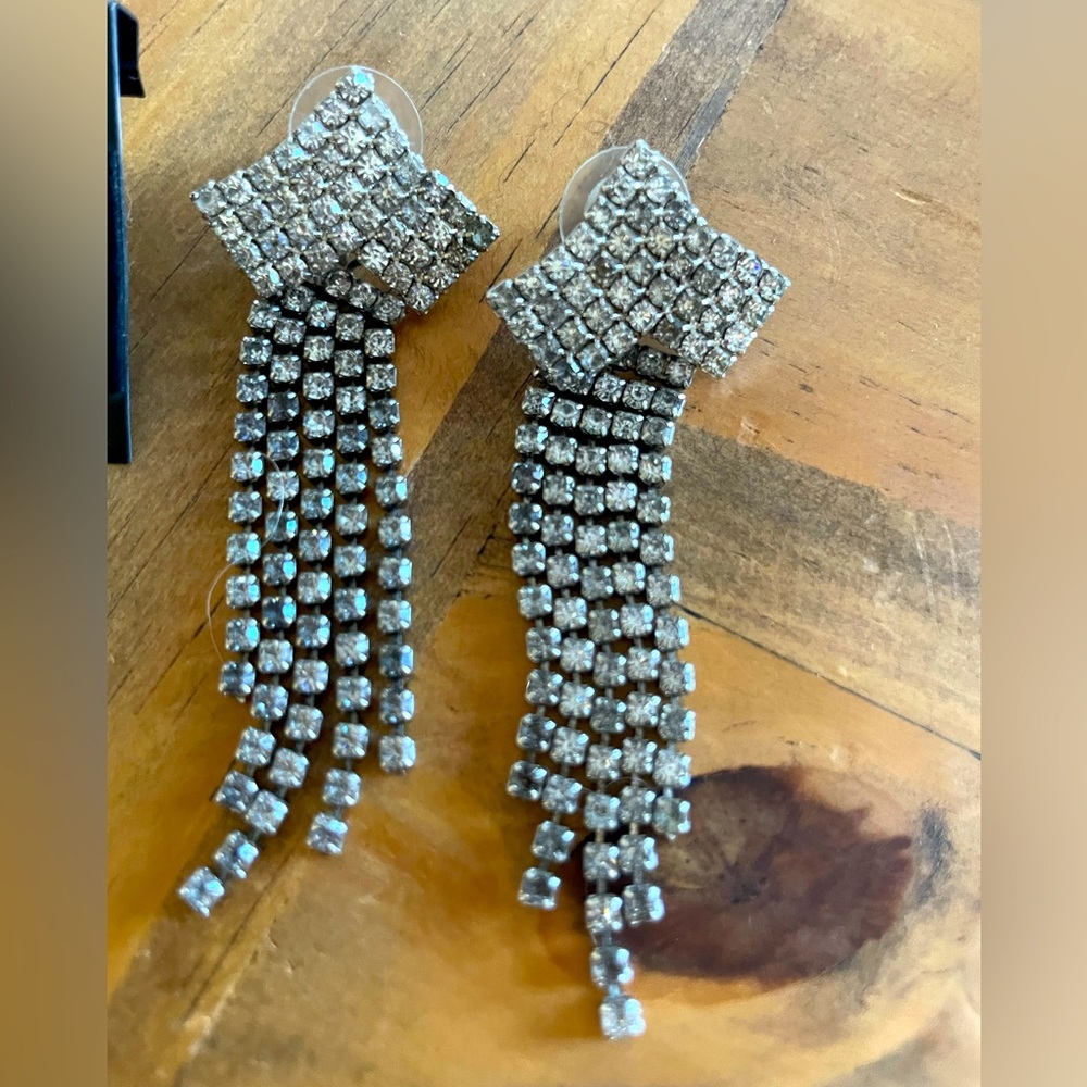 Gorgeous dangle a row style rhinestone pierceback earrings